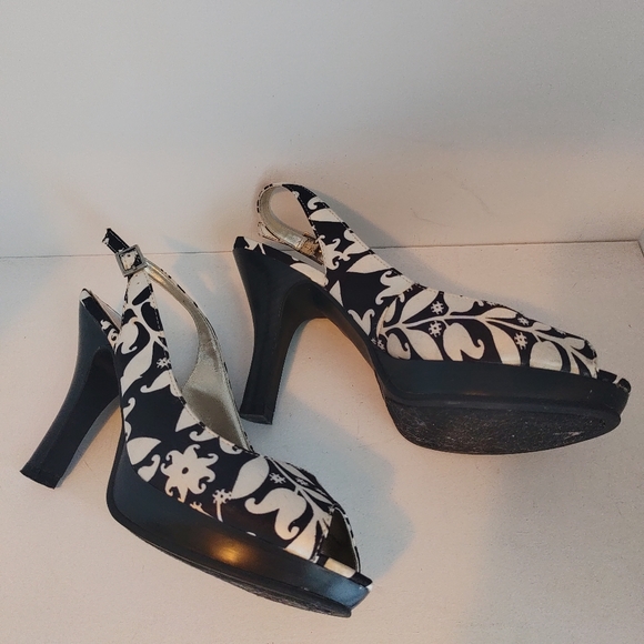 Candies Black and White satin Paisley Platform slingbacks 6 - Picture 5 of 13